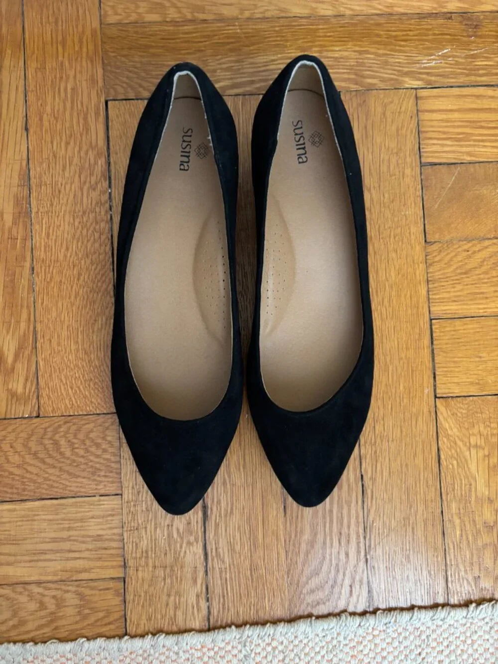 Susina Black Suede Wedge Pumps Pointed Toe Sz 9.5